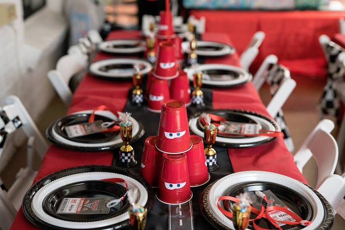 Lightning mcqueen table outlet set