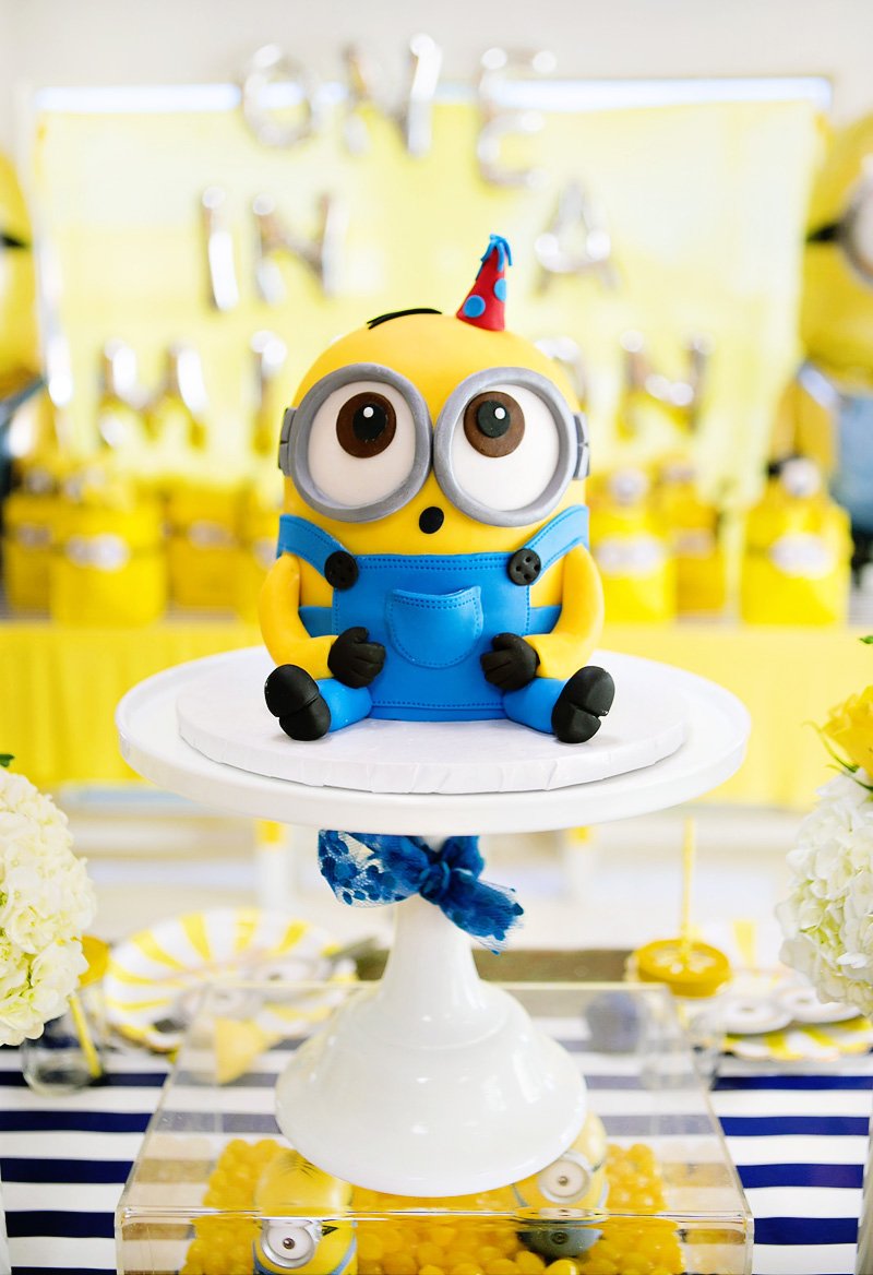 24 Minion Cake Designs You Can Order Right Now - Recommend.my